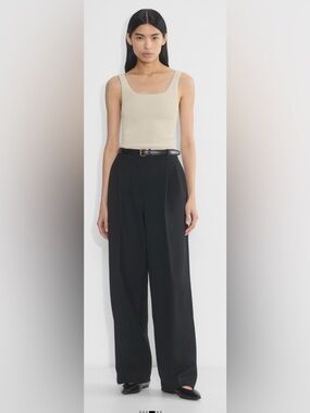 Aritzia Babaton Matte Pearl Sculpt Knit Minimalist Squareneck Cropped Tank XS